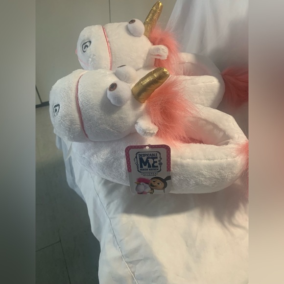 NEW Universal Minion and Unicorn Slippers - Picture 4 of 10